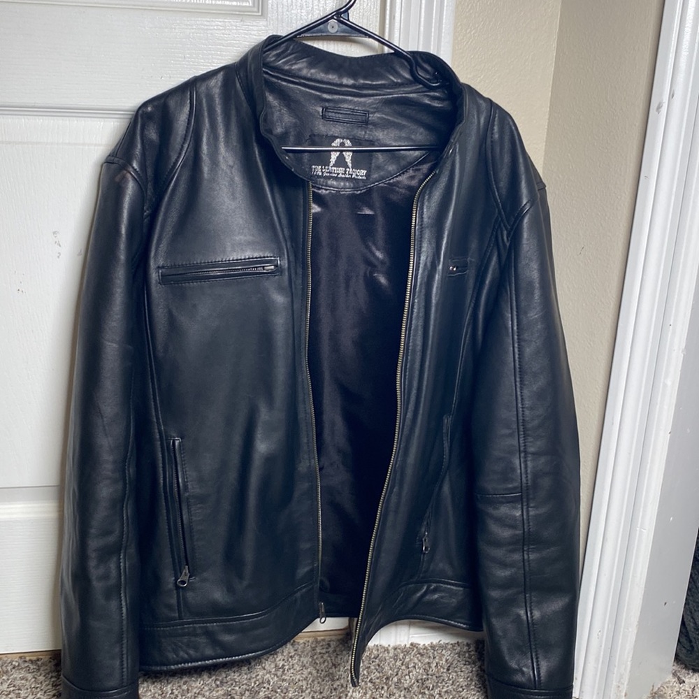 Men’s XL UNWORN, BRAND-NEW Black Soft Leather Jacket. 100 % Real Leather